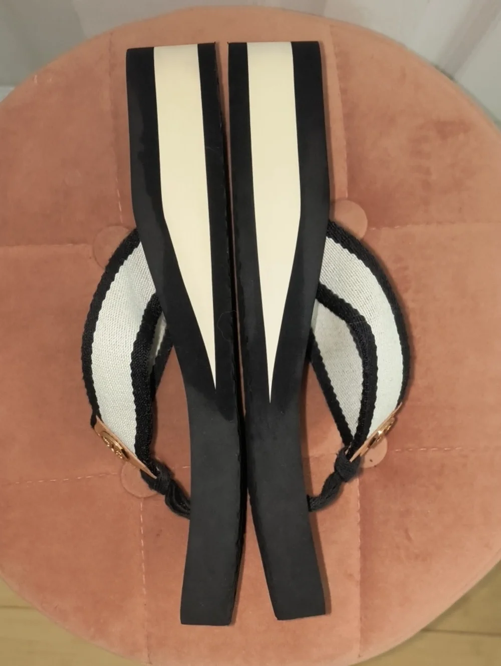 Tory Burch Frankie Wedge Gold Emblem Sandal Size 8